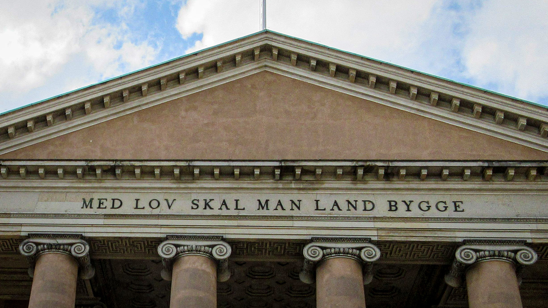 Københavns Domhus - Med lov skal land bygge